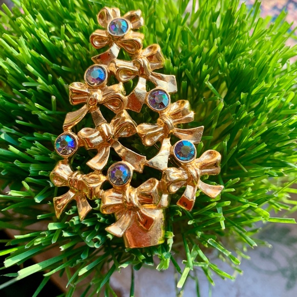 Vintage Avon Gold Tone Aurora Borealis Christmas Tree Pin - Rhinestone Christmas - Picture 2 of 9